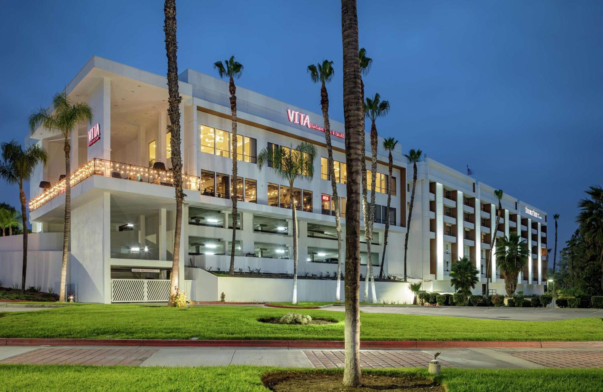 Doubletree By Hilton Pomona Hotel Exterior photo