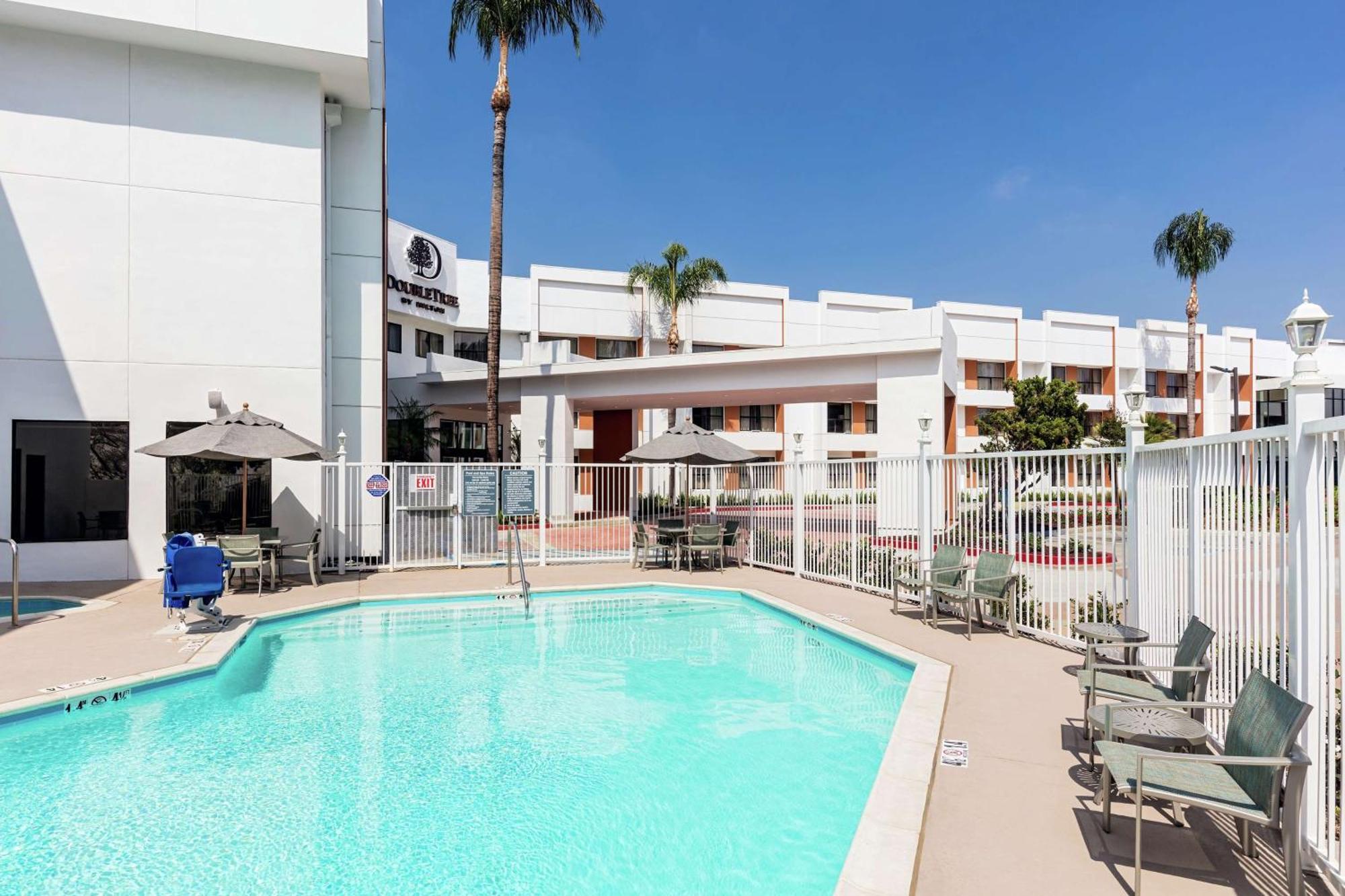 Doubletree By Hilton Pomona Hotel Exterior photo