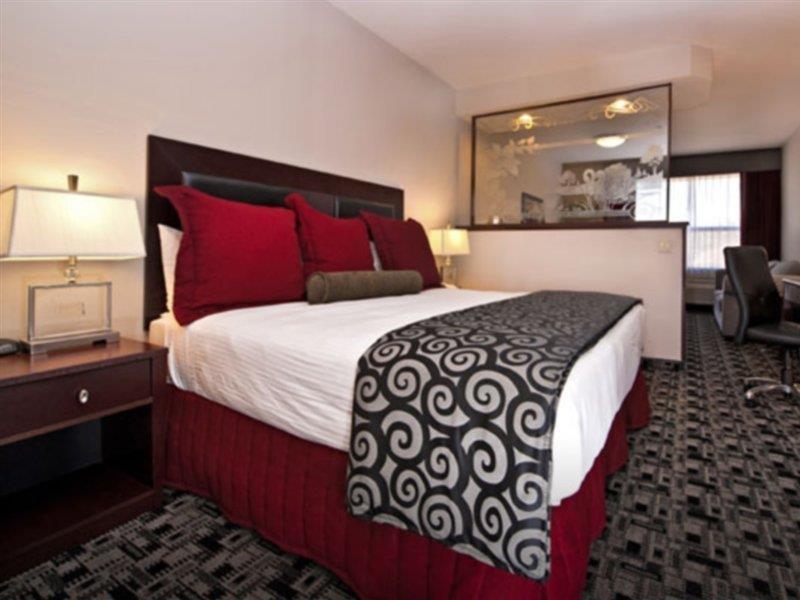Doubletree By Hilton Pomona Hotel Exterior photo